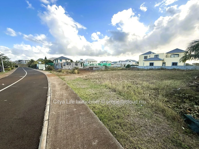 Terrain Résidentiel en Pleine Propriété à Vendre à Flic en Flac