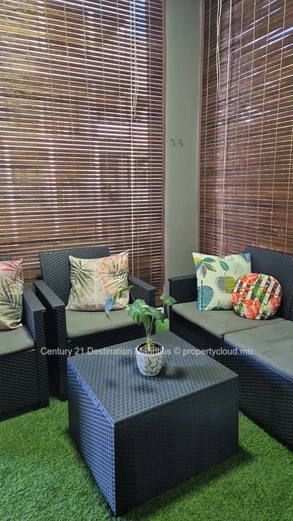 Charming 2-Bedroom Apartment Steps from Pereybere Beach 