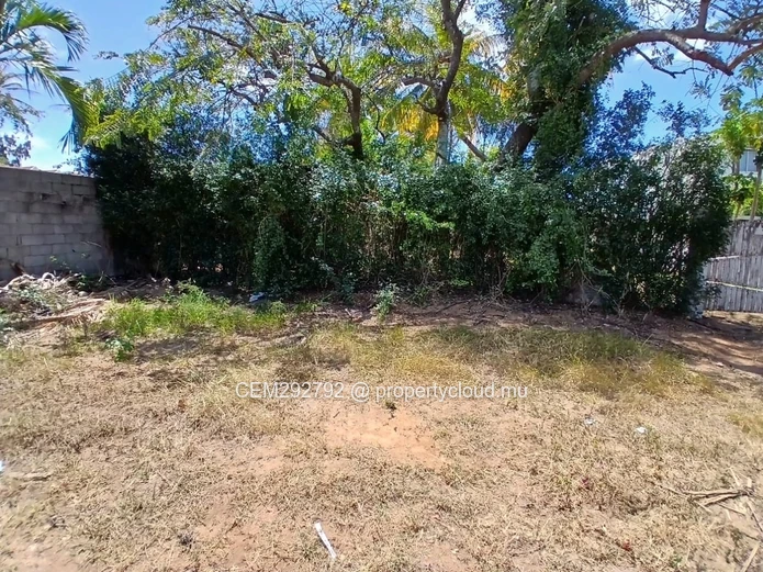 Terrain en bord de mer à vendre – Pointe aux Biches
