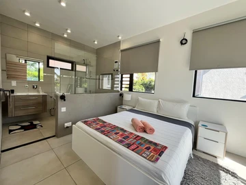 6 Bedroom House