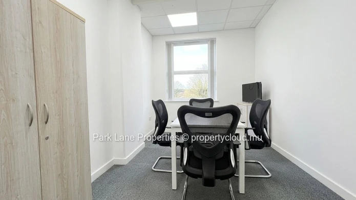 Fitted 243 m² Office Space in Ebene Cybercity