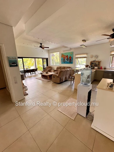 Villa de Luxe de 4 Chambres en Bord de Rivière à Vendre – Tamarin, Ouest