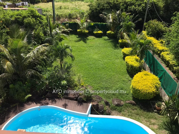 Beautiful 3 beds house with pool,garden not far from the beach in Calodyne