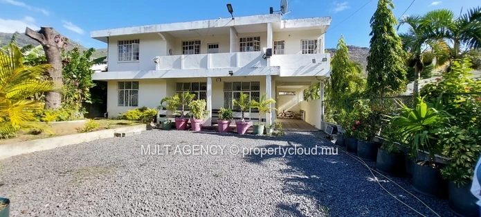 Local Commercial - 186 m² Port Louis - Center 