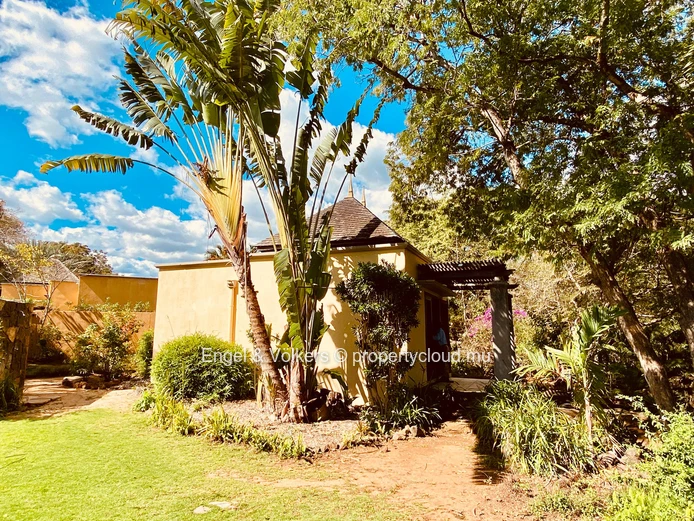 5 Bedrooms Villa on a golf Course