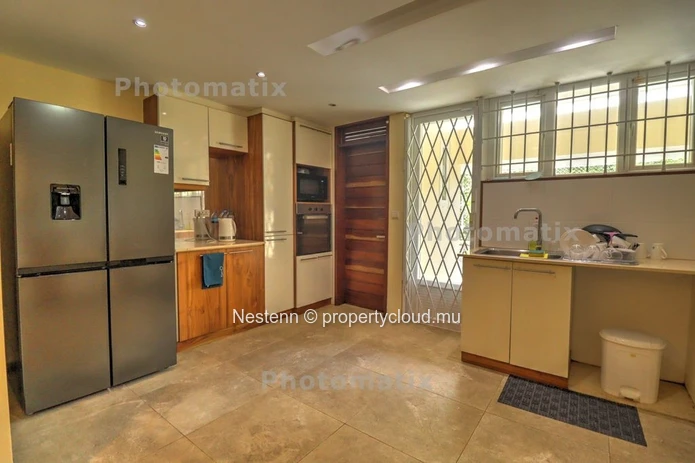 Sophisticated villa  of 418m2 with lush garden, pool & scenic terraces