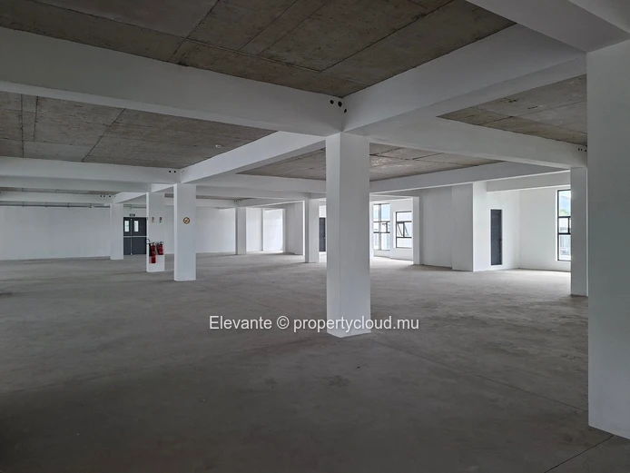 766 m² Office for Sale in Ebene
