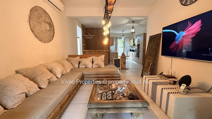 Appartement de 3 chambres en R+2 à vendre à Flic en Flac avec piscine0 Rs