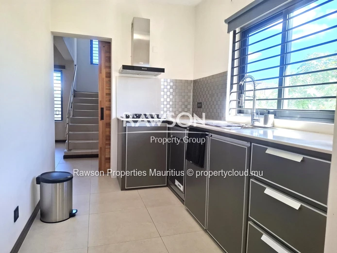 A Vendre : Villa Moderne De 4 Chambres -  Trou Aux Biches 