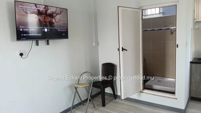 Bureau aménagé 25 m² avec kitchenette et douche – Pereybere