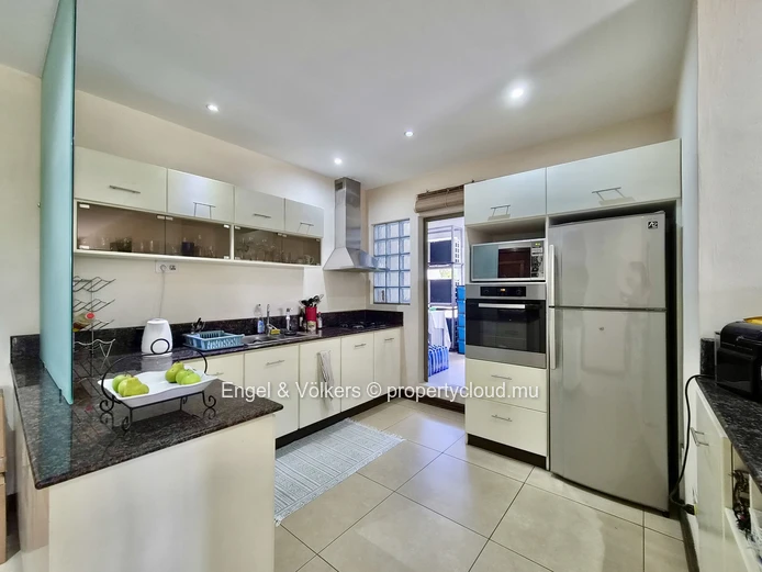 Spacious 3-Bedroom Apartment in a Convenient Coastal Location
