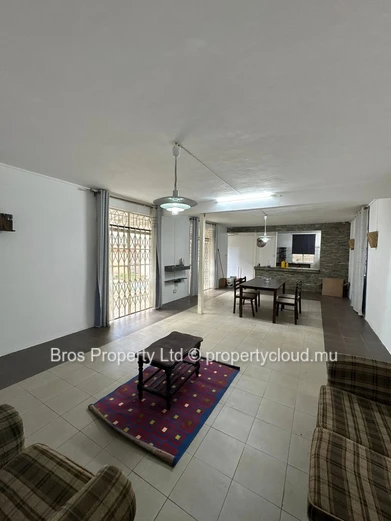 Maison à louer à Verger Les Bains, Pointe aux Sables | 30 000 Rs/mois (négociable)