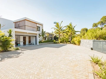 5 Bedroom Villa