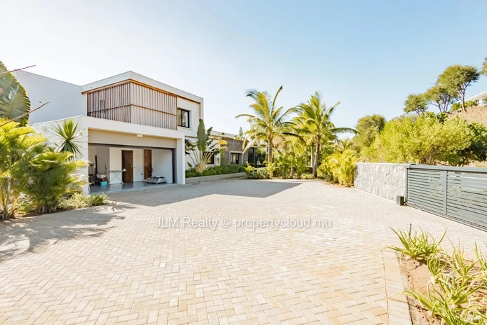 À Vendre : Villa Contemporaine de Prestige de 5 Chambres à Tamarin, Île Maurice