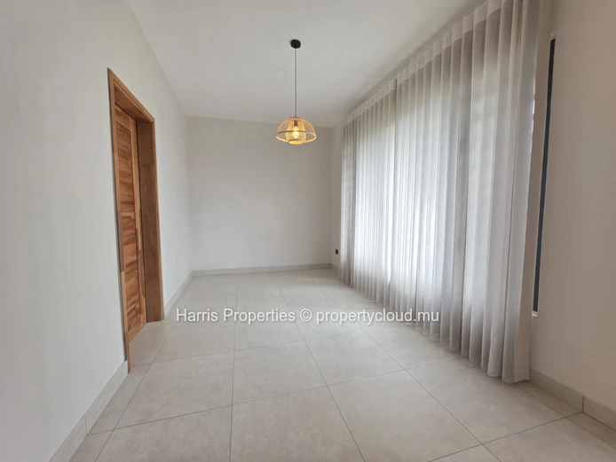 Magnifique duplex individuel moderne à louer à Pereybere – À proximité de Winners et de la plage