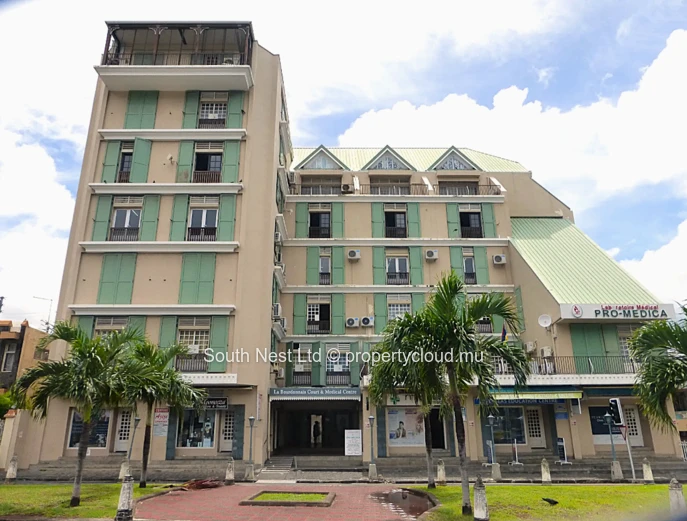 Bureau Contemporain à Vendre à Port Louis | Espace Commercial Meublé