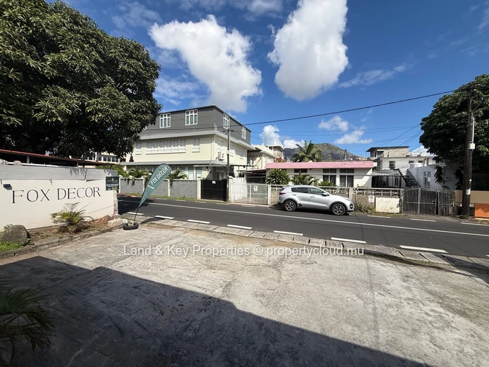 Bâtiment Commercial à Vendre à Rose Hill | Immeuble Commercial sur la Rue Labourdonnais