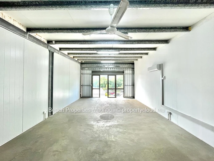 Bright 75m² Commercial Unit in Black River