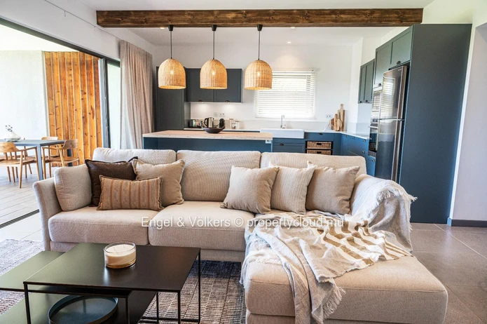 Exclusive Garden Apartment by the Lagoon