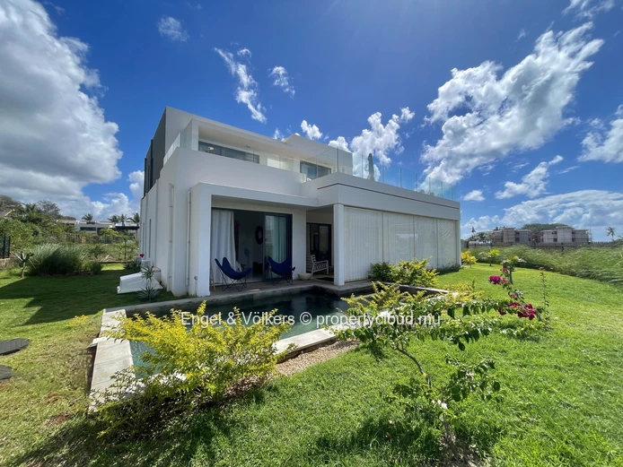 Stunning 3-Bedroom Stand-Alone Villa with Ocean Views in a Smart City