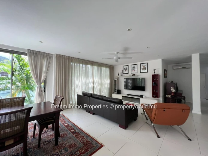 Belle Villa Triplex En Revente A La Balise Marina A Riviere Noire - Ile Maurice