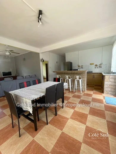 Prestigieux maison de 241 m² avec jardin et terrasse à Mahébourg