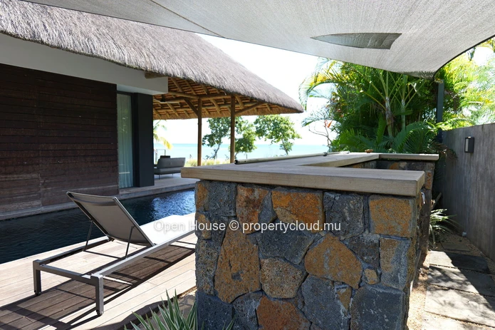 Villa pieds dans l'eau de 280 m² à vendre à Rivière Noire