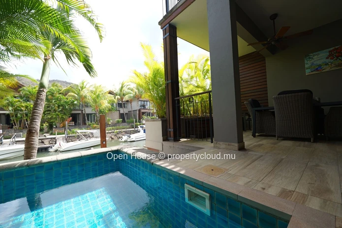 Duplex 3 chambres avec piscine privée à vendre à Rivière Noire
