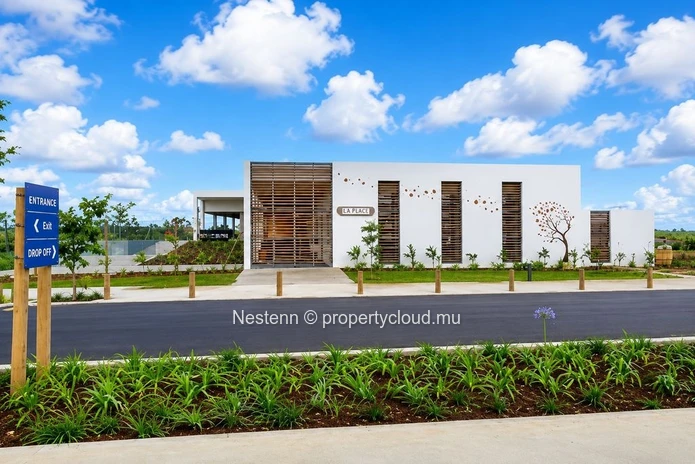 Freehold residential plot of 1,097 m² 