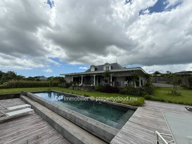 Spacious 3-Bedroom House for Sale in Mont Piton with Private Pool on 1,560m² Land