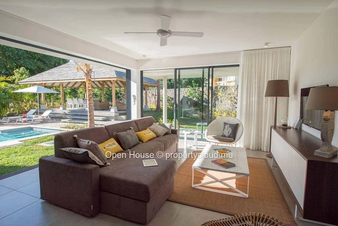 VILLA PDS à vendre, RIVIERE NOIRE, 248m², terrain 688m², 4 chambres, piscine privée, options web, accessible aux étra...