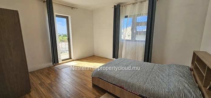 Well-located 4-bedroom house with garage & terraces