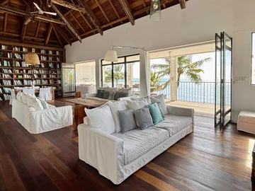 6 Bedroom Villa