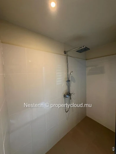 Appartement de style resort contemporain à louer 