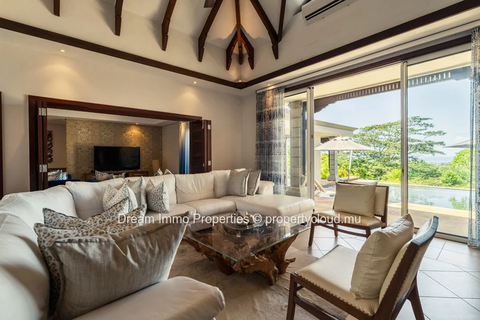 Élégante villa vue mer dans le prestigieux domaine golfique Heritage Villas Valriche à Bel Ombre – Ile Maurice