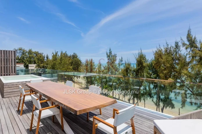 On the beach, Penthouse with view