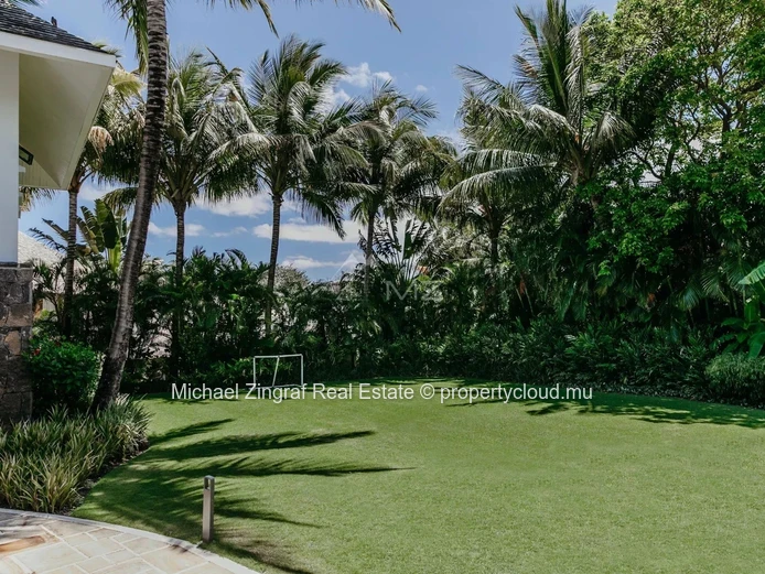 Superb villa in Golf Estate