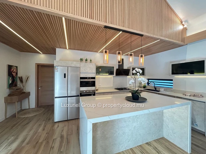 Bright Designer Standing Villa With Pool In Péreybère