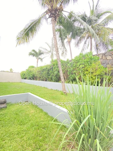 Villa PDS à vendre à Péreybère, 221m² habitables, terrain de 681m², 3 chambres + 1 bureau, piscine privée, 1 garage e...