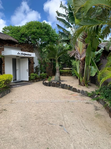 Location d'Exception : Chef-d'Œuvre Architectural au Domaine Mon Île