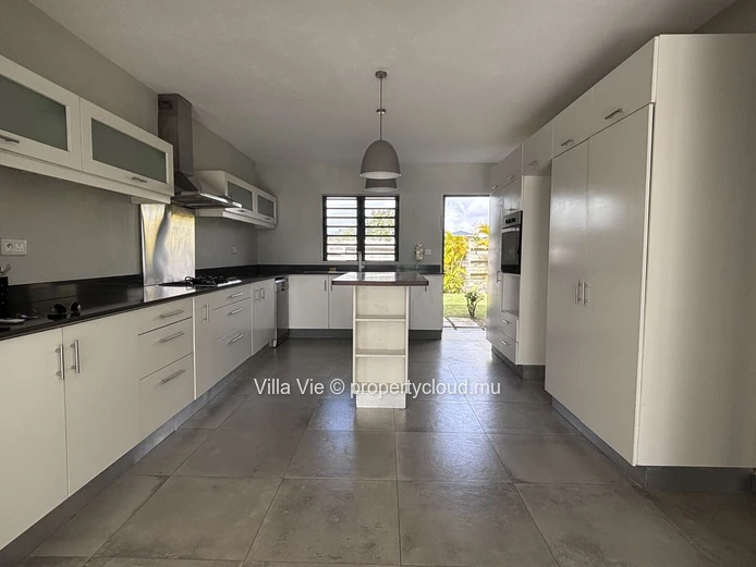 Mont Piton - Maison de plain pied de 4 chambres avec piscine et jardin