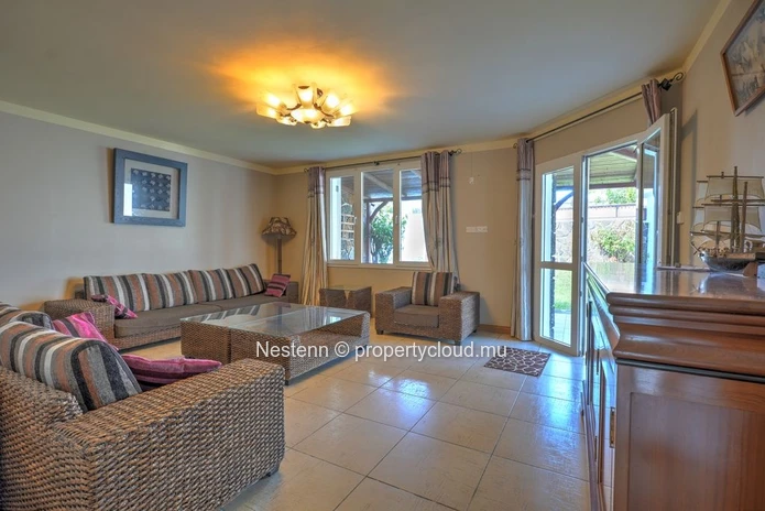 Maison familiale de 3 chambres avec piscine 