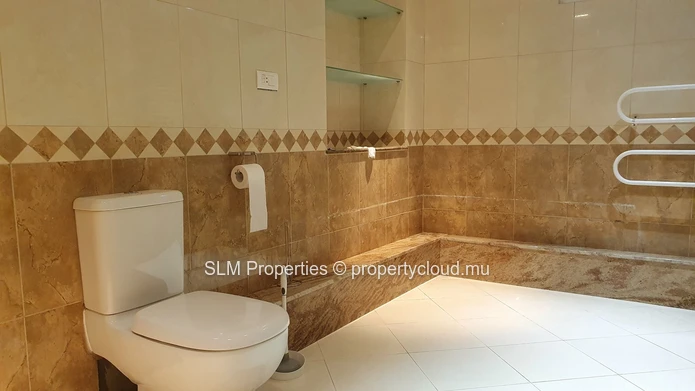 Floréal - Appartement en rez-de-chaussée de 185 m²