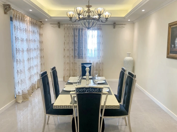 Floréal à vendre magnifique et récent appartement 3 chambres situé dans une luxueuse résidence sécurisée avec ascense...