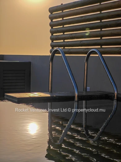 3-Bedroom Penthouse with Rooftop Jacuzzi and Sea View in Flic en Flac, West