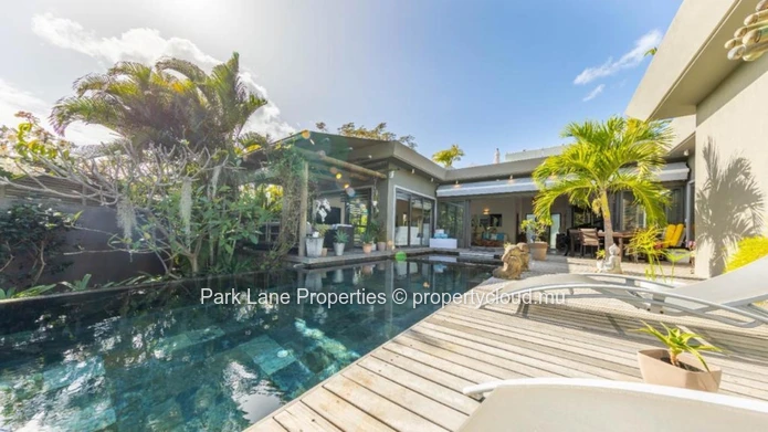 Exquisite furnished modern RES villa in the heart of Tamarin