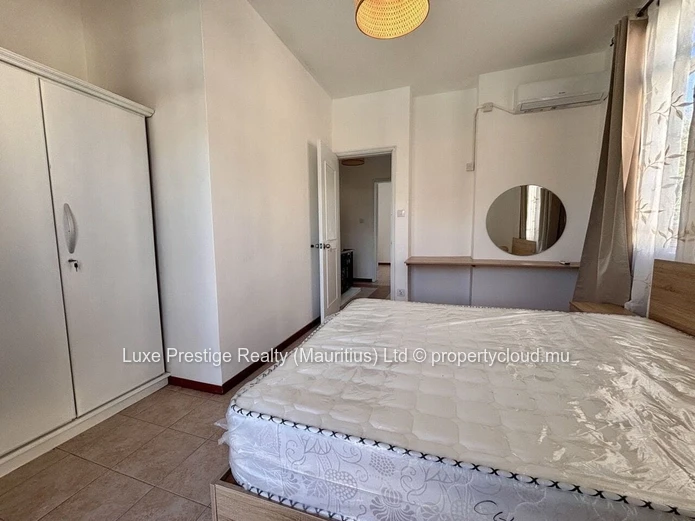 Townhouse Entièrement Rénové de 2 Chambres à Louer à Mont Choisy | À 2 Minutes à Pied de la Plage avec Piscine Commune
