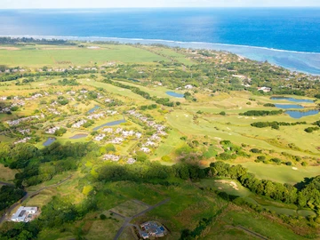 Between golf and sea
