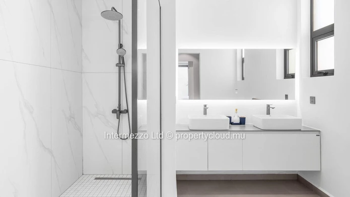 Furnished 3 En-Suite Bedroom Apartment – Pereybere, Mauritius | 201 m² | Garden & Private Plunge Pool | Airbnb 4.90/5...