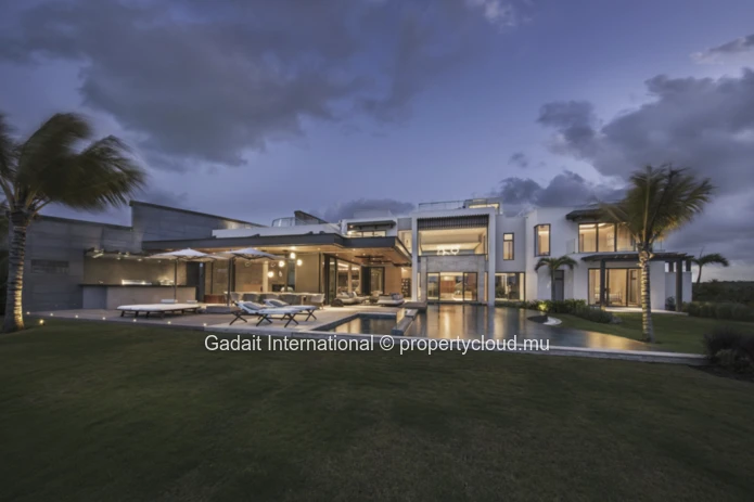 Villa de Prestige avec Vue sur le Golf à Louer à Anahita – 35 000 EUR / mois